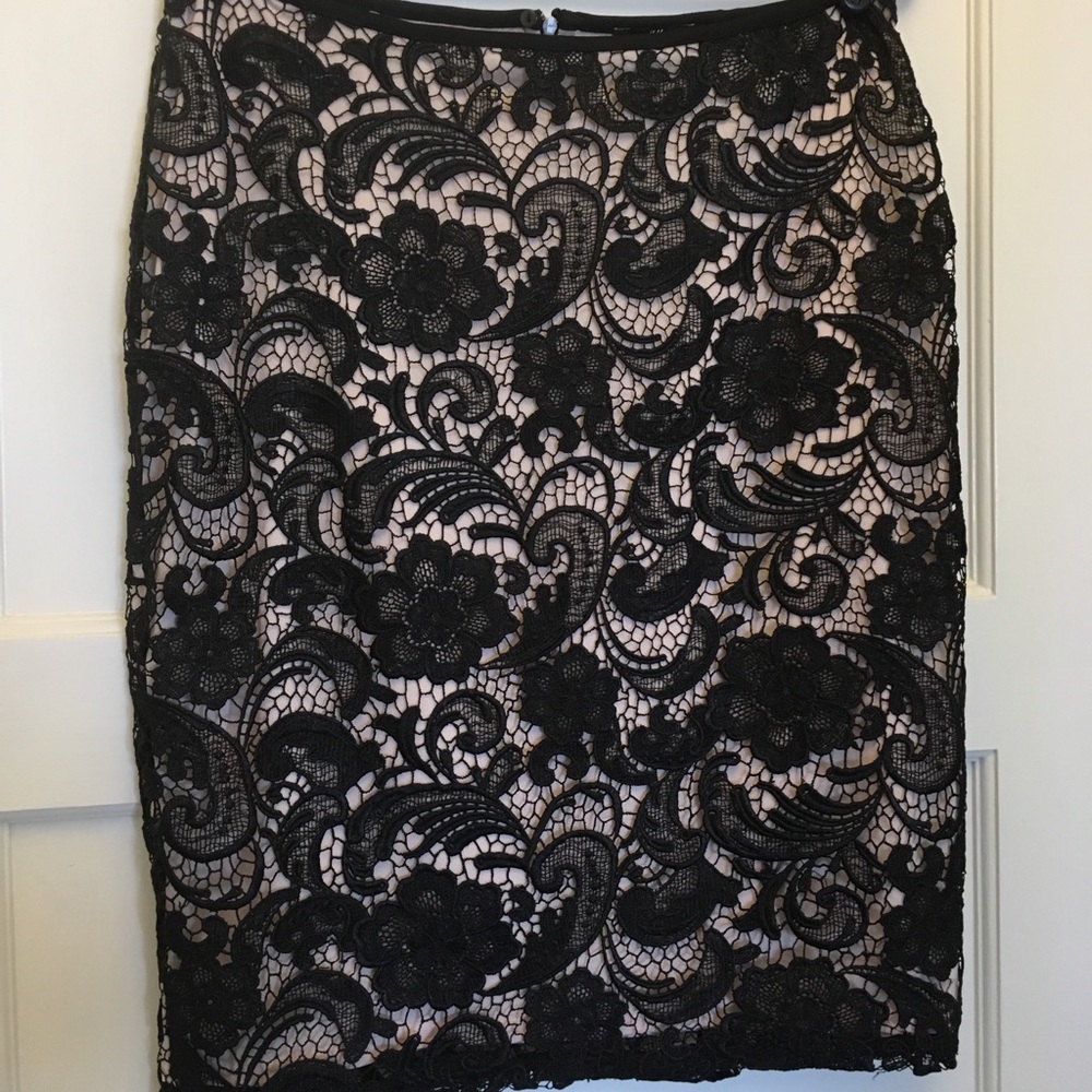 H&M fitted lace skirt